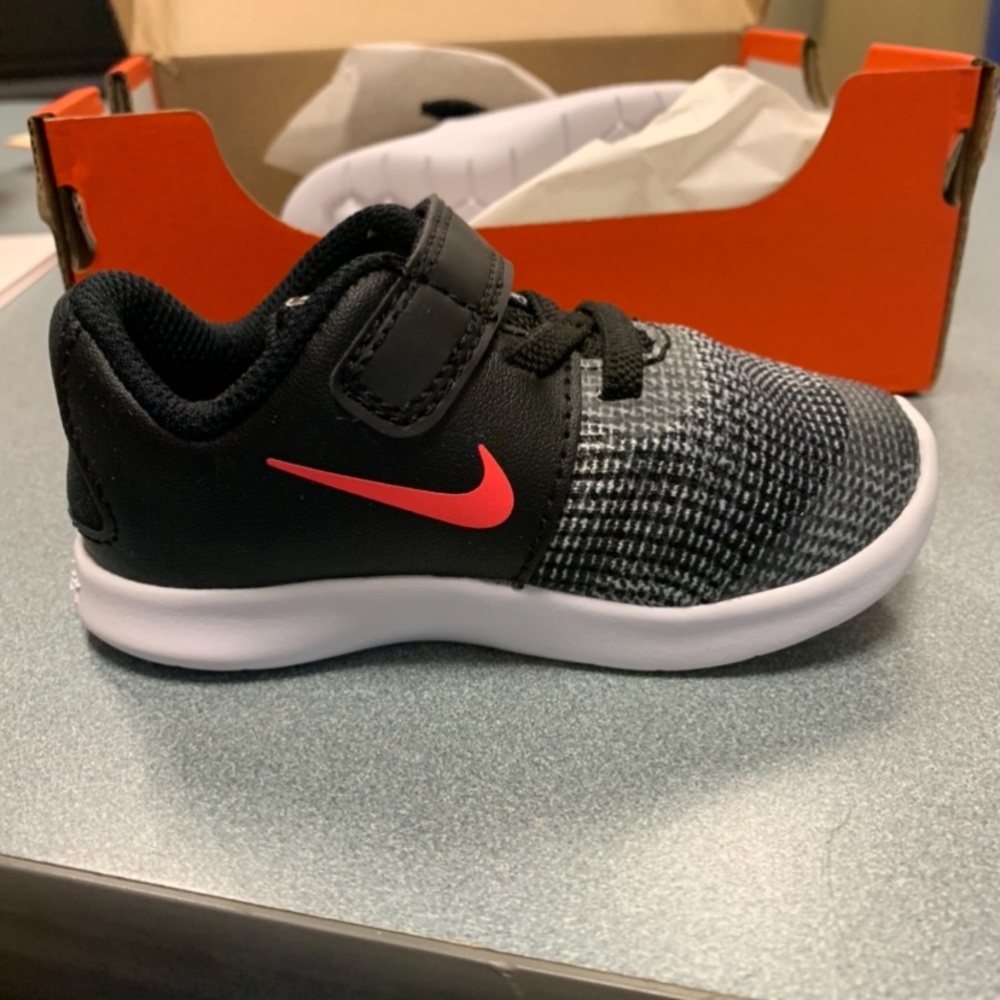 New Toddler Size 6 Nike Flex Girl Shoes